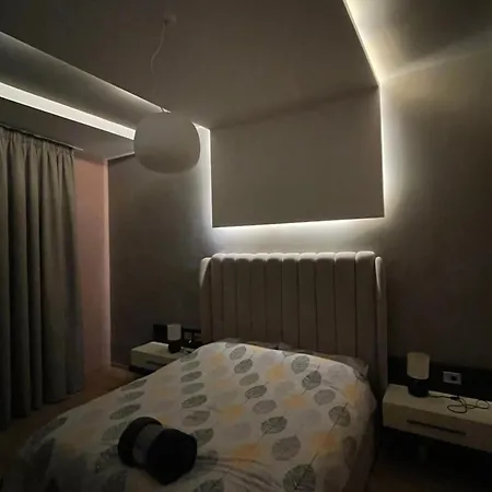 Lux * تيرانا